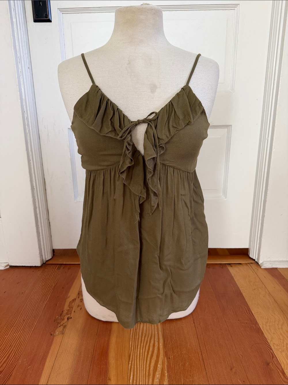 Chaser‎ NWT Olive Green Ruffled Tank Top Medium